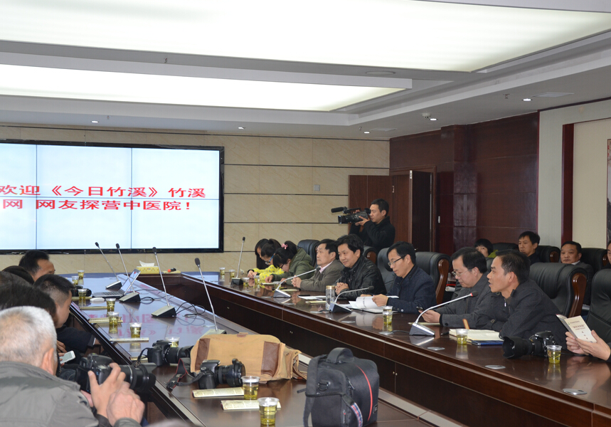 县中医院举行“探营中医院”活动启动仪式