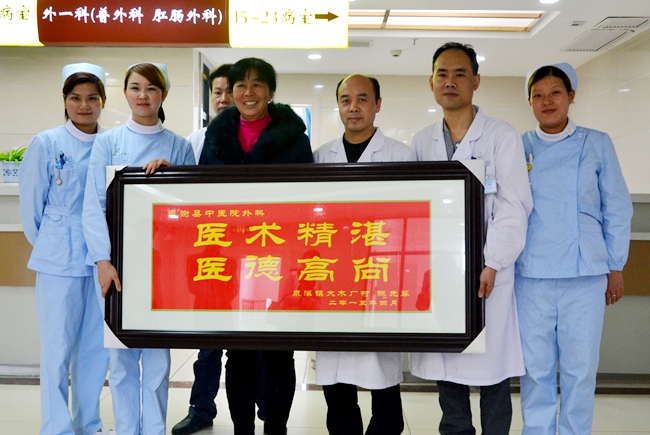 县中医院巧摘26斤罕见巨瘤