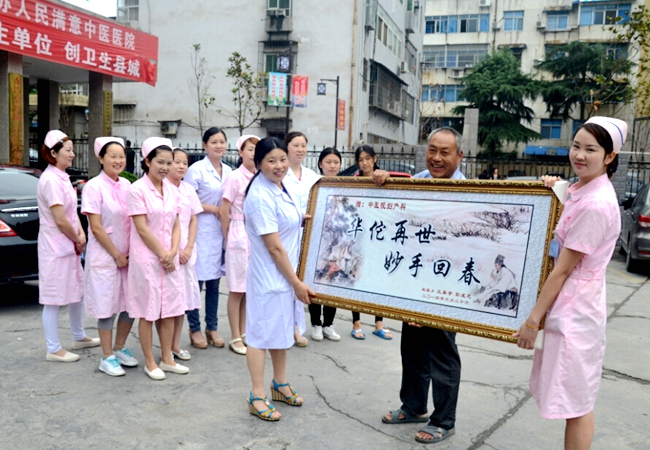 县中医院成功摘除患者腹内8斤肿瘤