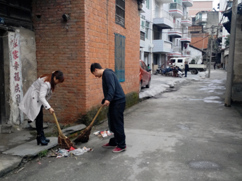 县中医院积极清扫辖区街道