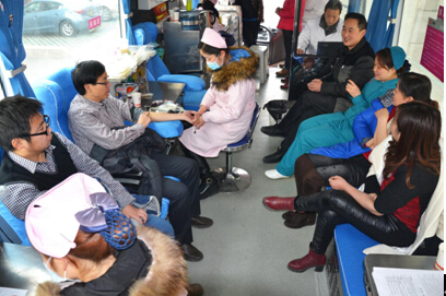 县中医院干部职工踊跃献血