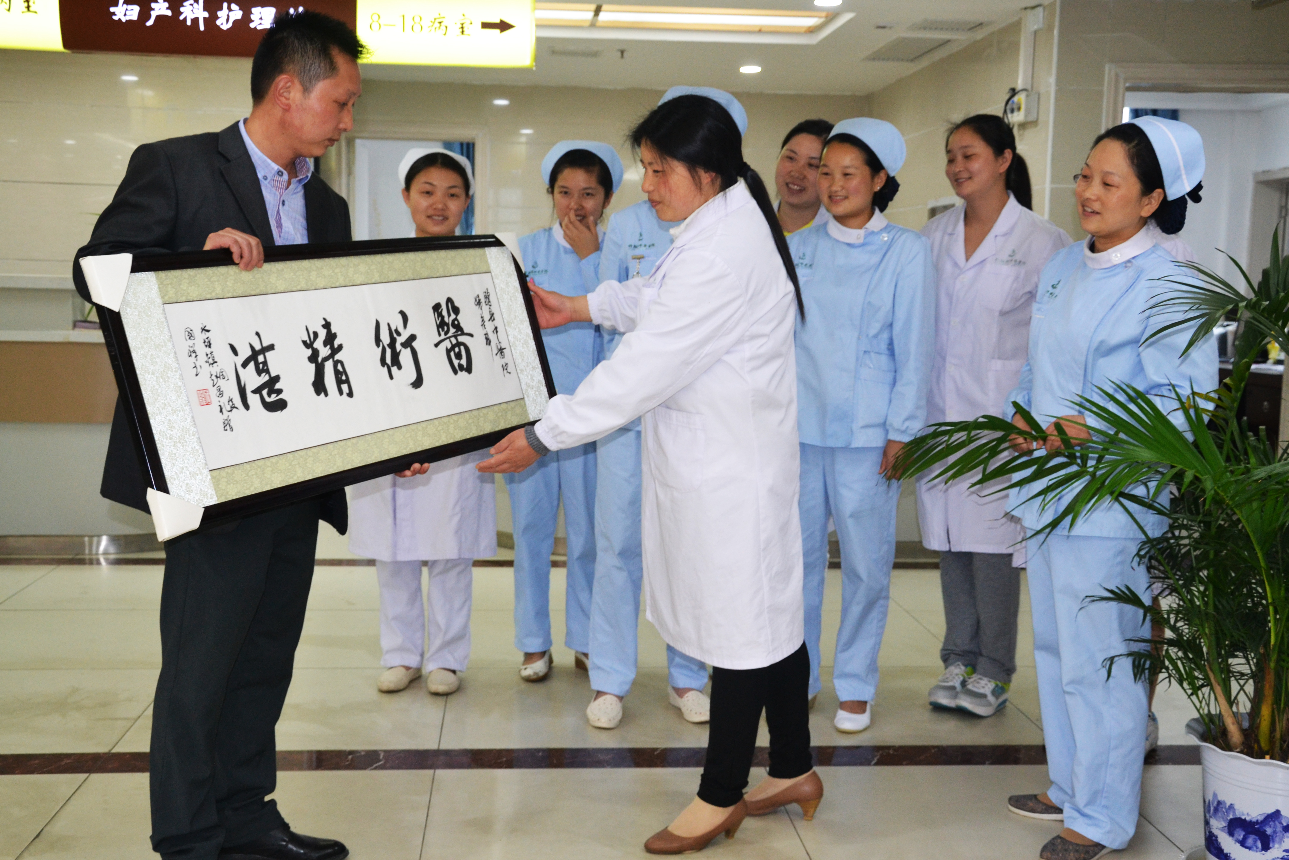 县中医院凌晨紧急手术救回母婴两条命