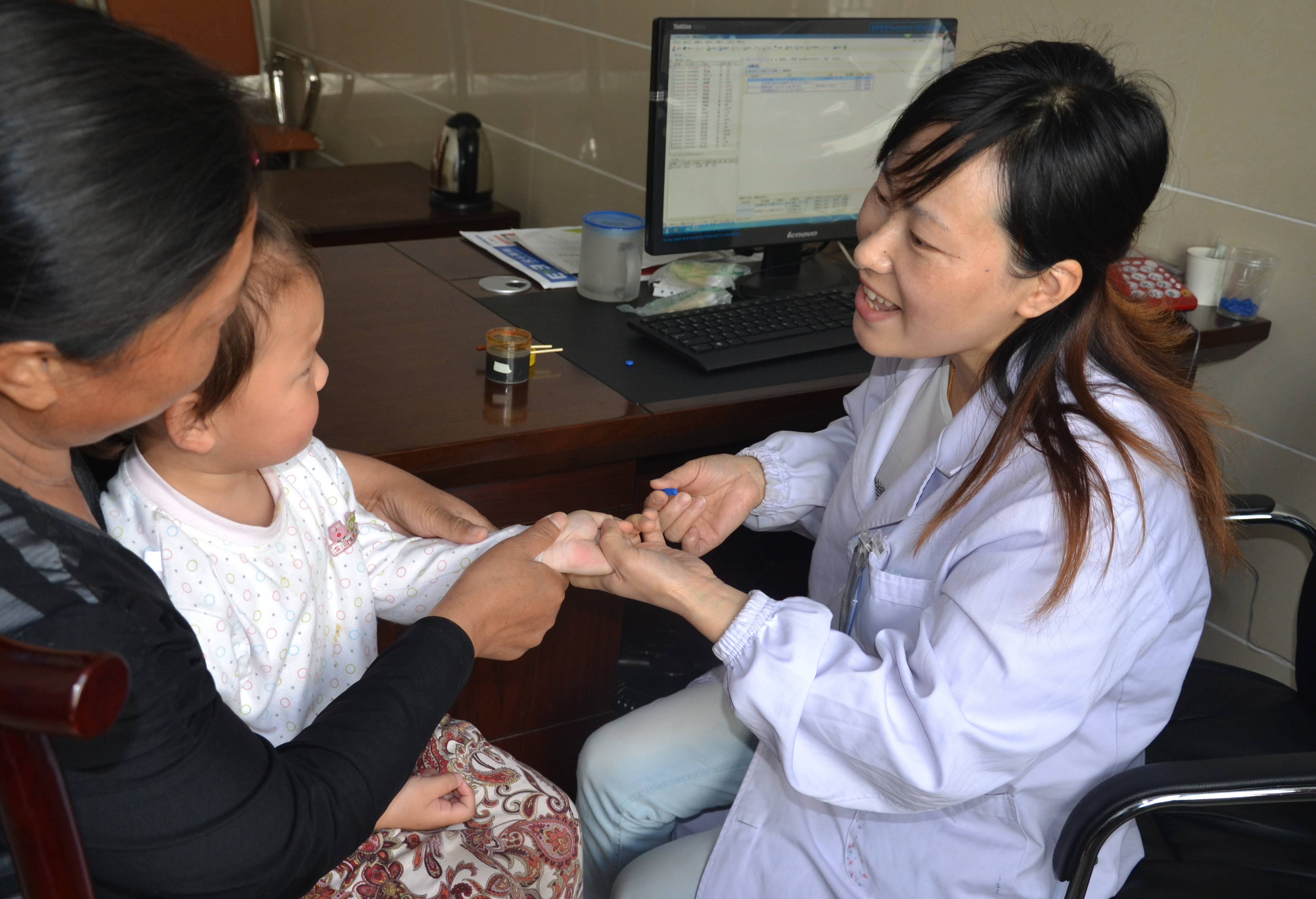 县中医院儿科：刺络疗法效果好