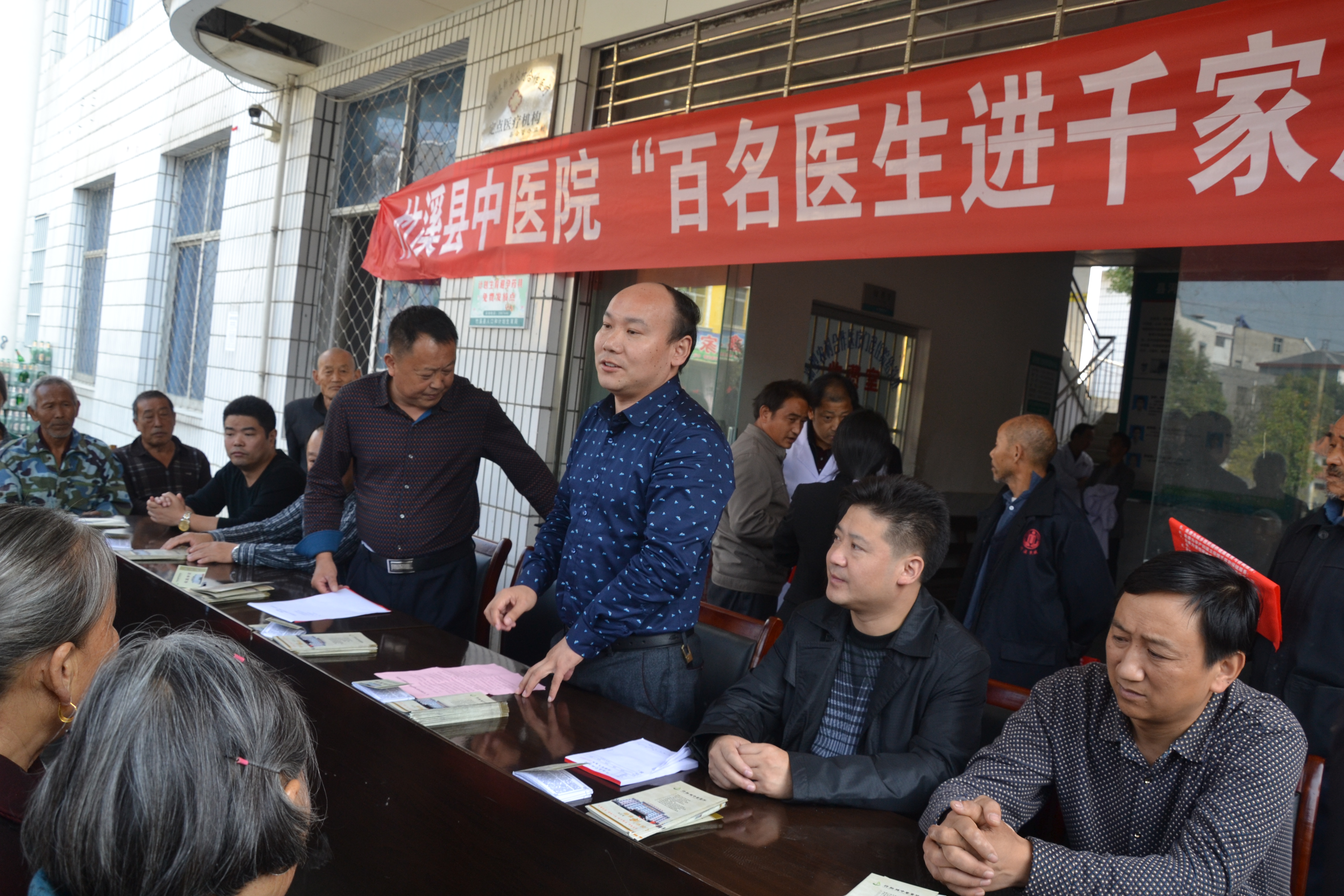 县中医院医疗惠民活动进县河