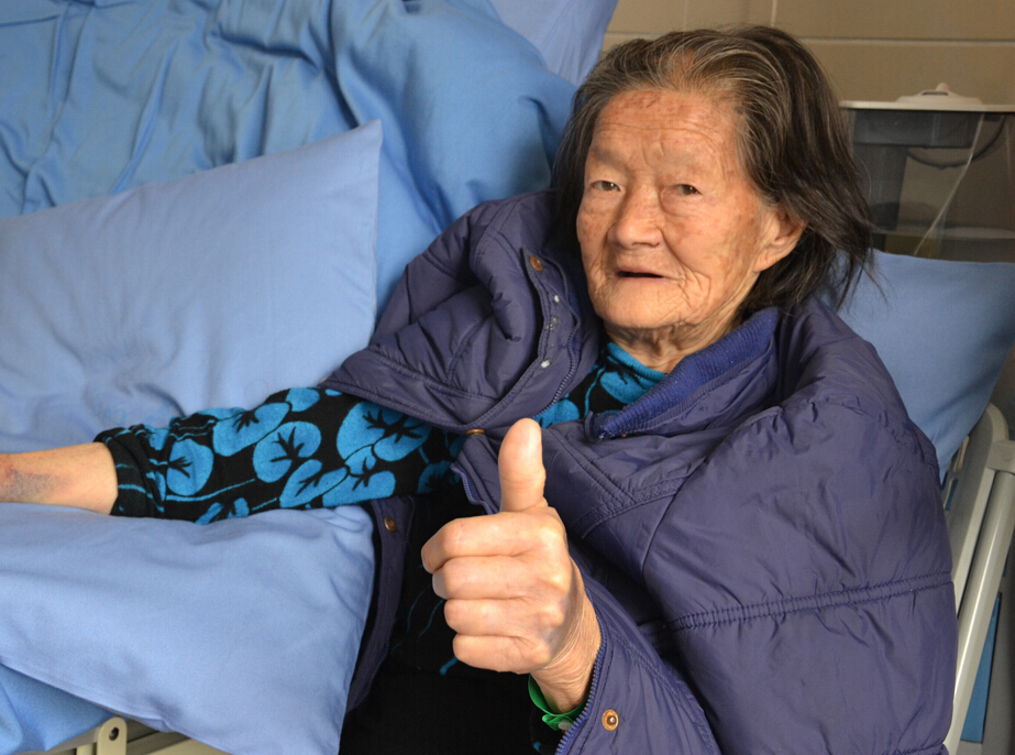 奇，县中医院为九旬老人动手术取结石