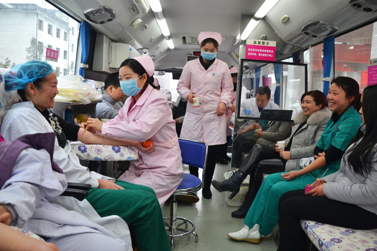 县中医院：医护踊跃献血为缓解冬季“血荒”助力