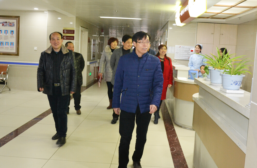 县中医院：春节坚守岗位保健康