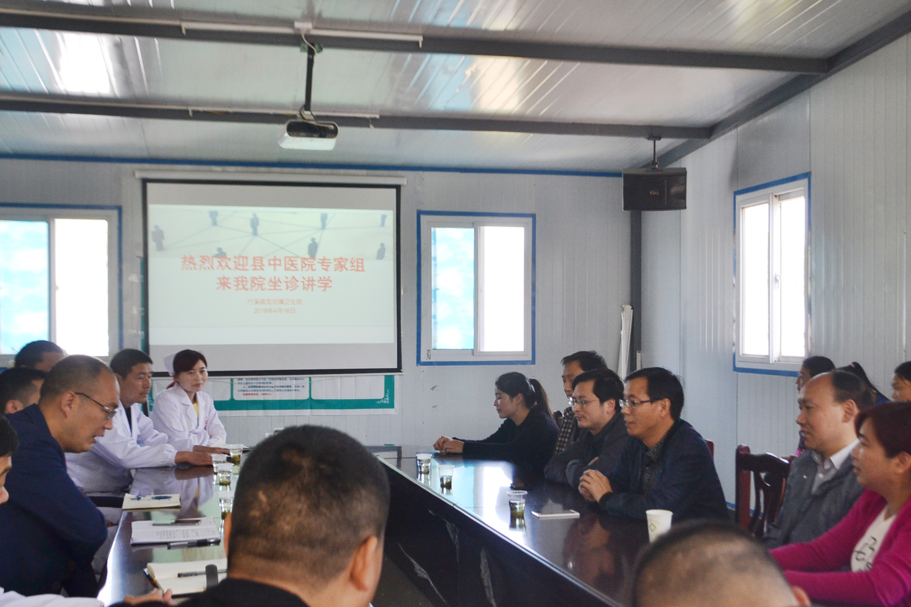 县中医院开展乡镇医疗巡讲活动