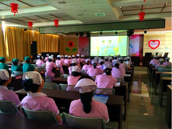 我院开展护士礼仪培训