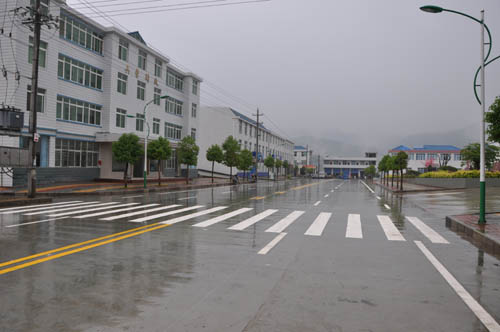 20.乡村生态文化旅游是我县必然趋势，是最重要的扶贫方式和途径，利用美丽、人文资源、环境，打造吃购娱休闲娱乐于一体的文化