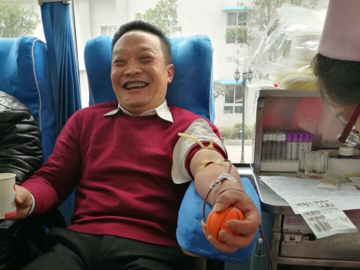 县中医院开展无偿献血活动