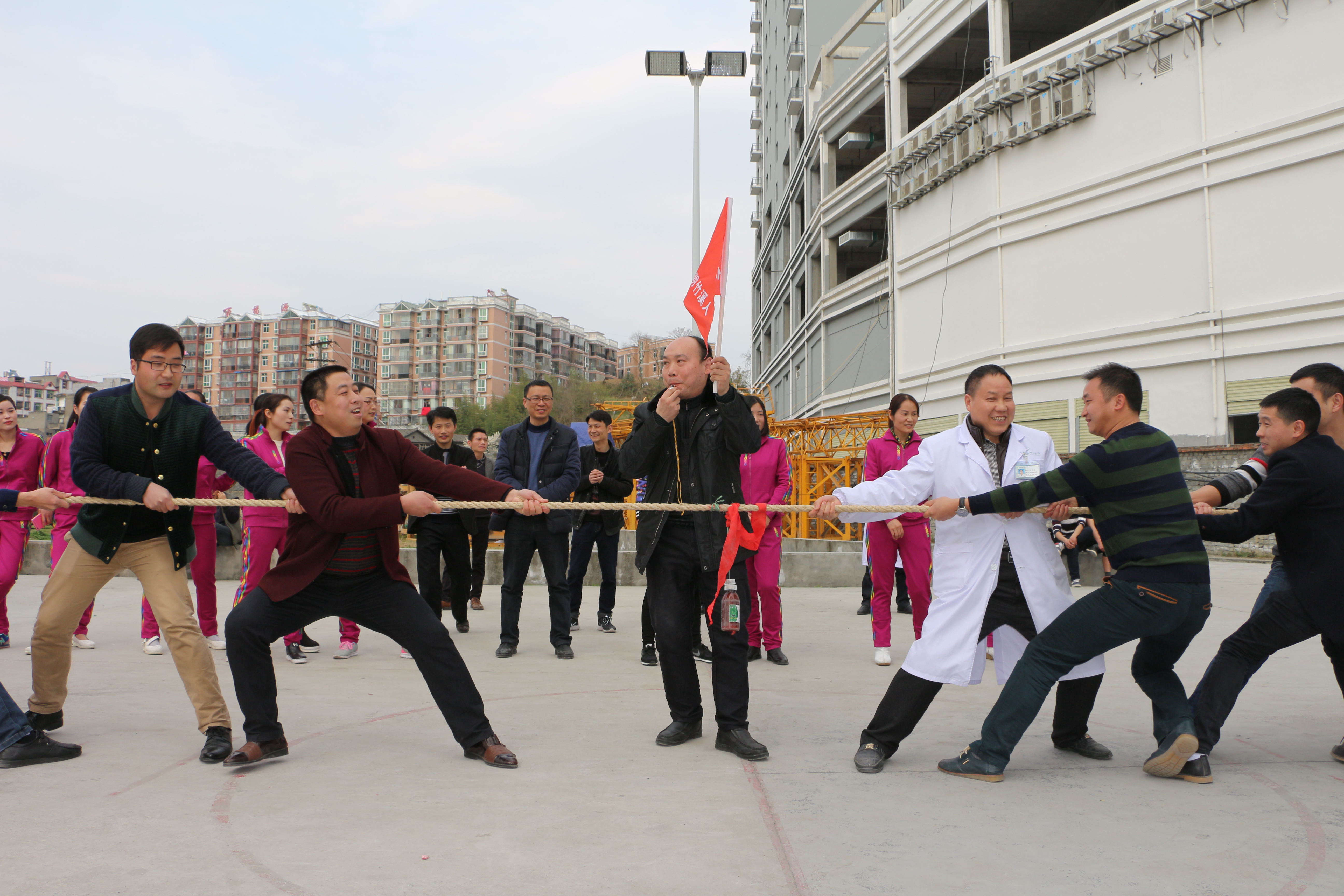 县中医院开展庆“三八”趣味竞赛活动