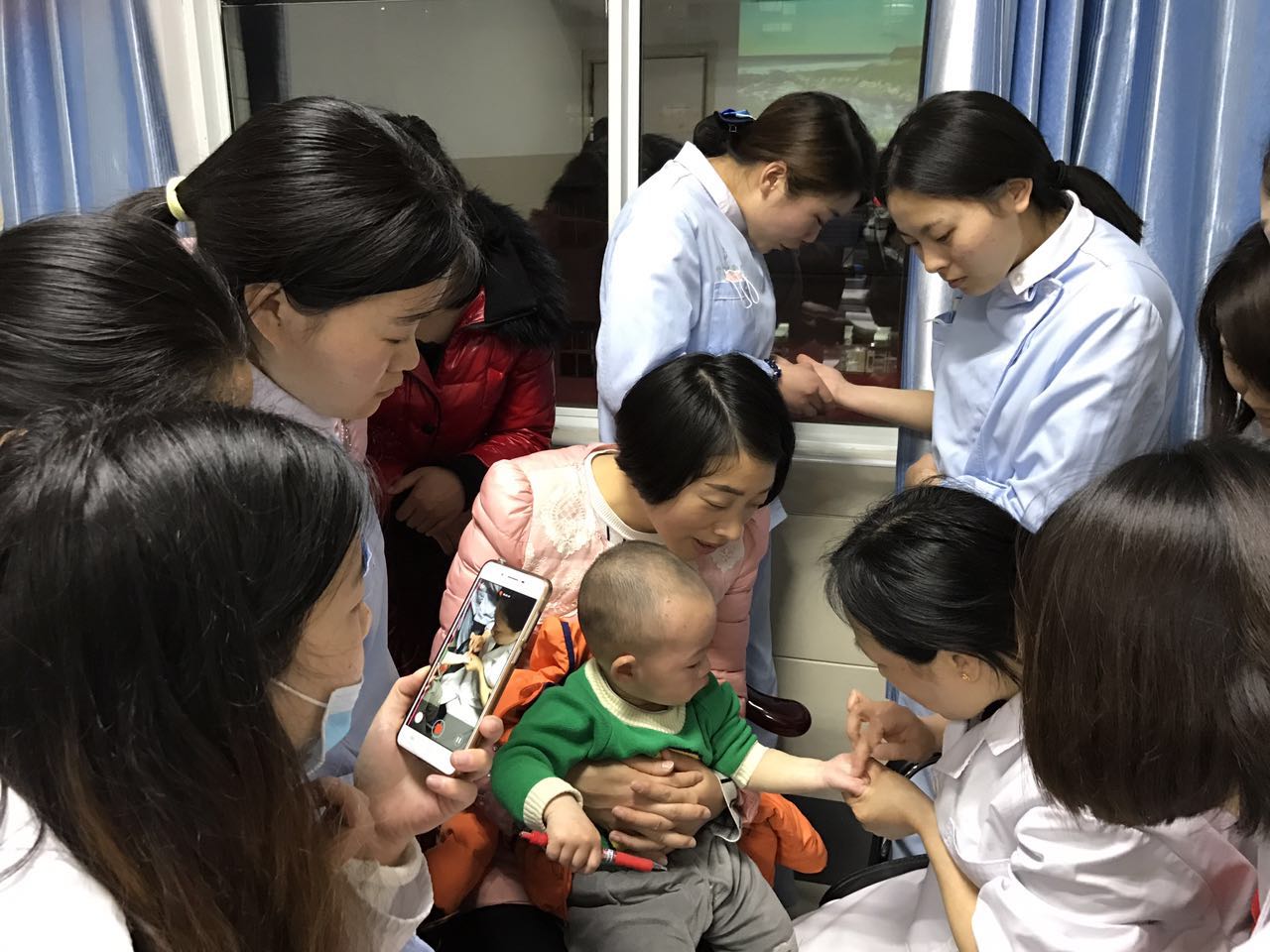 县中医院：小儿推拿深受宝妈们的信赖