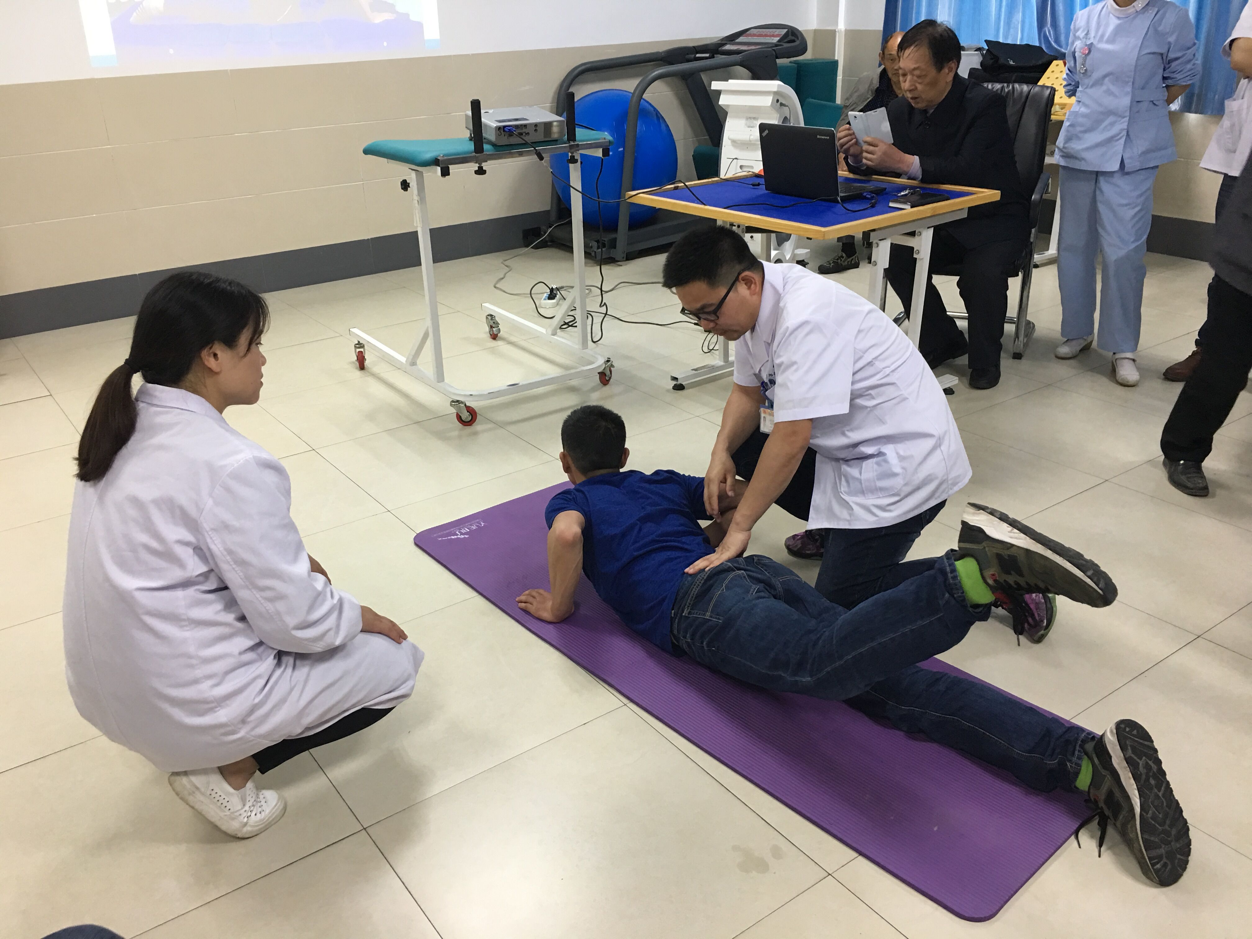 县中医院为患者搭建健康知识交流平台