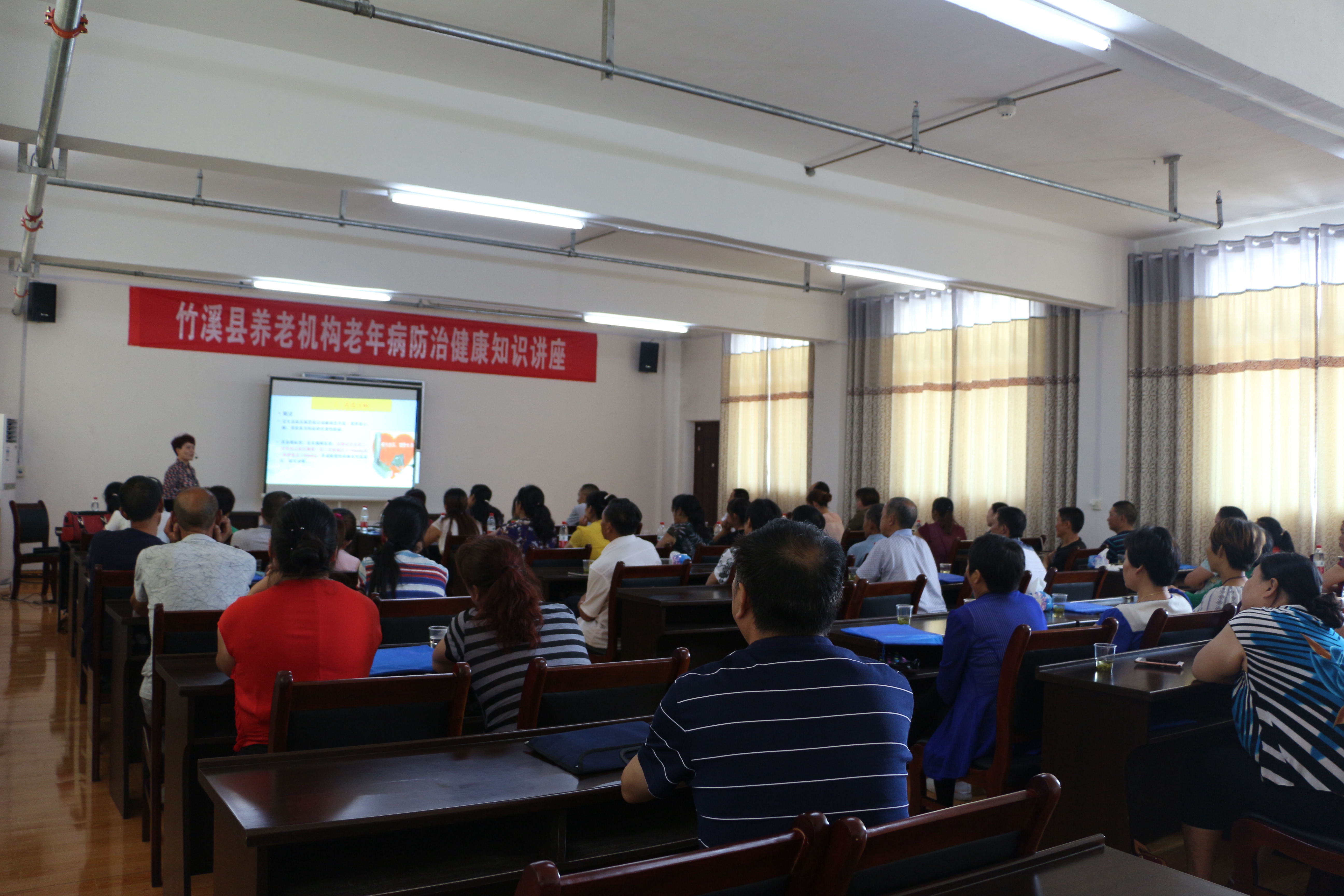 县中医院：延伸护理服务 助力健康宣教