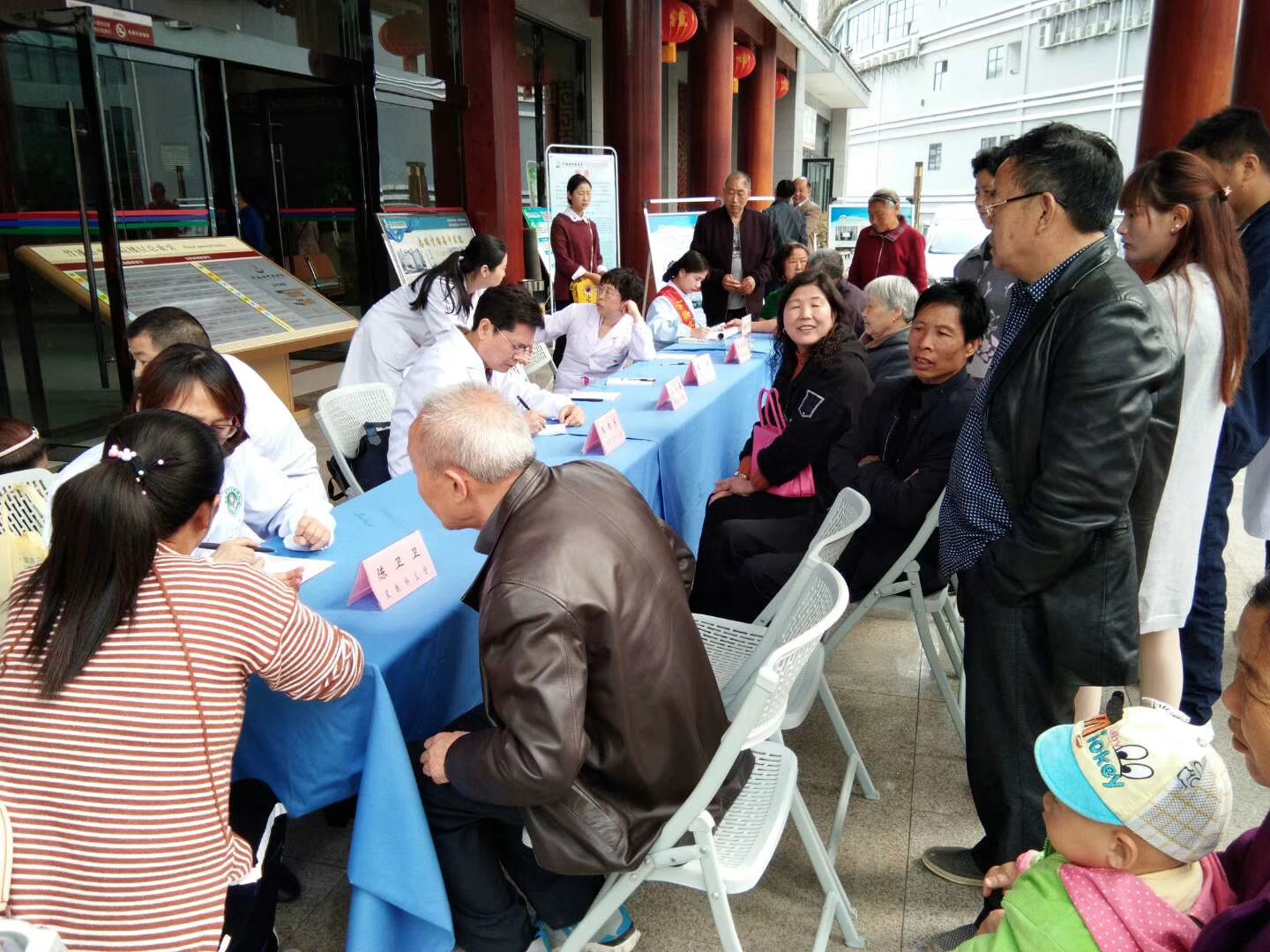 安康市中医医院“不忘初心 医路同行”大型巡诊活动走进县中医院