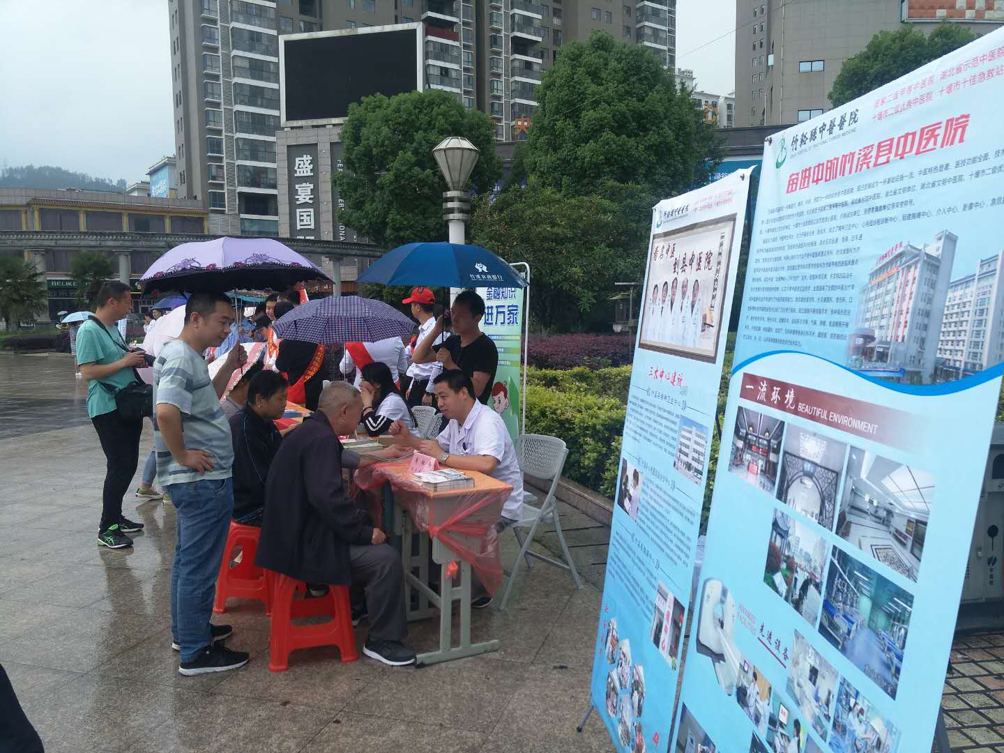 县中医院：关爱残疾人 义诊献爱心