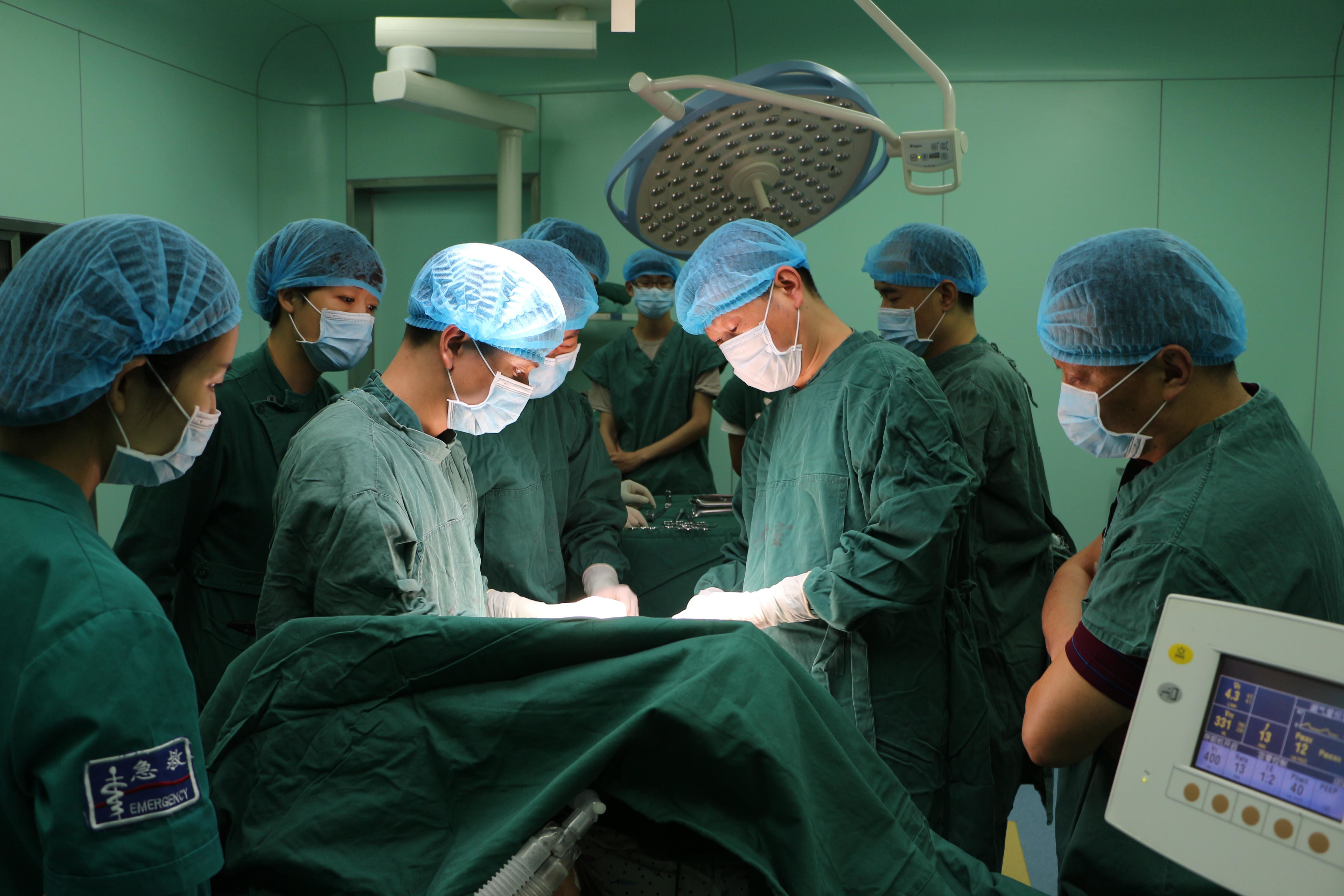 竹溪47岁女患者腹部隆起 手术取出一“西瓜大”肿瘤