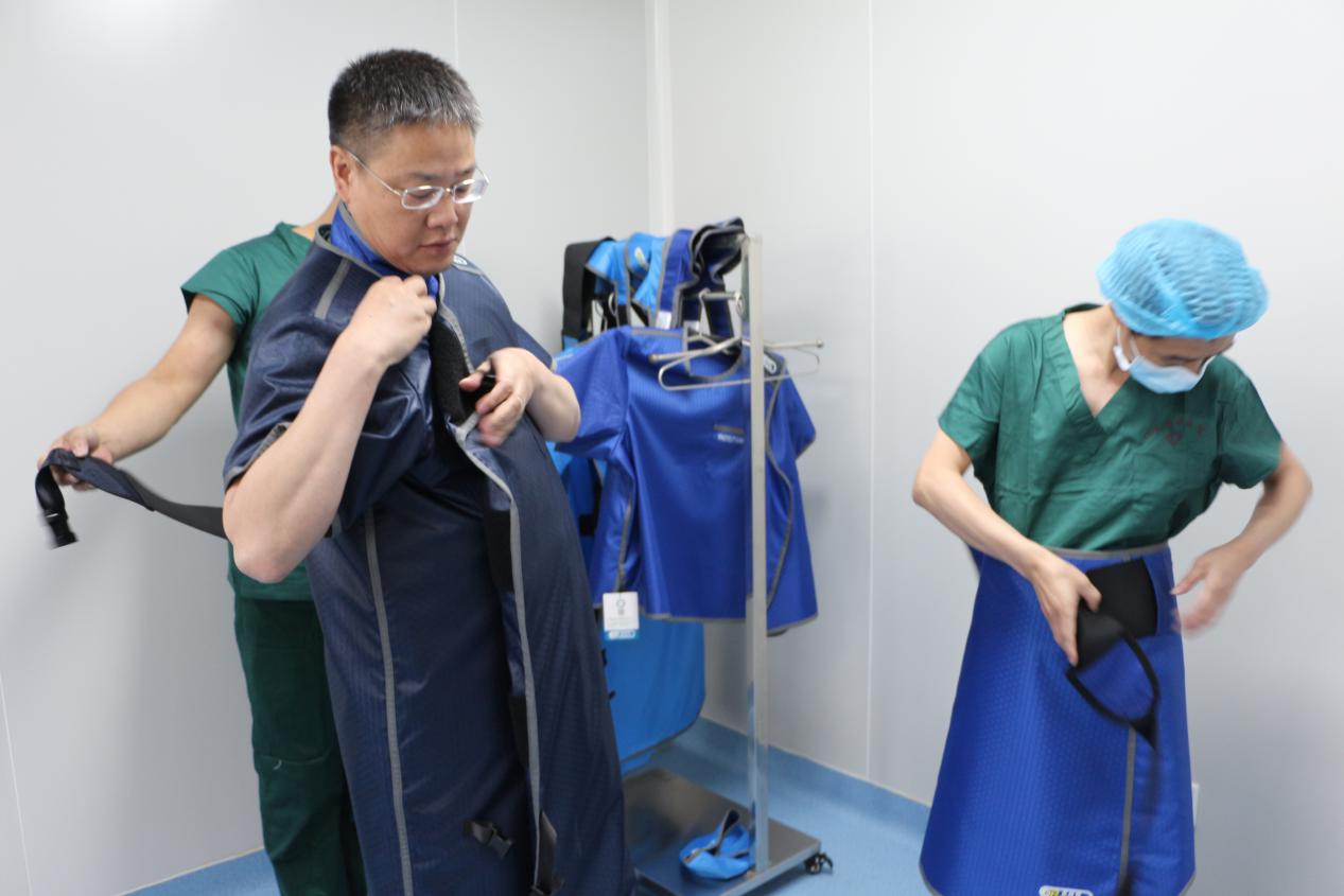 走进介入中心 走进“铅衣卫士”