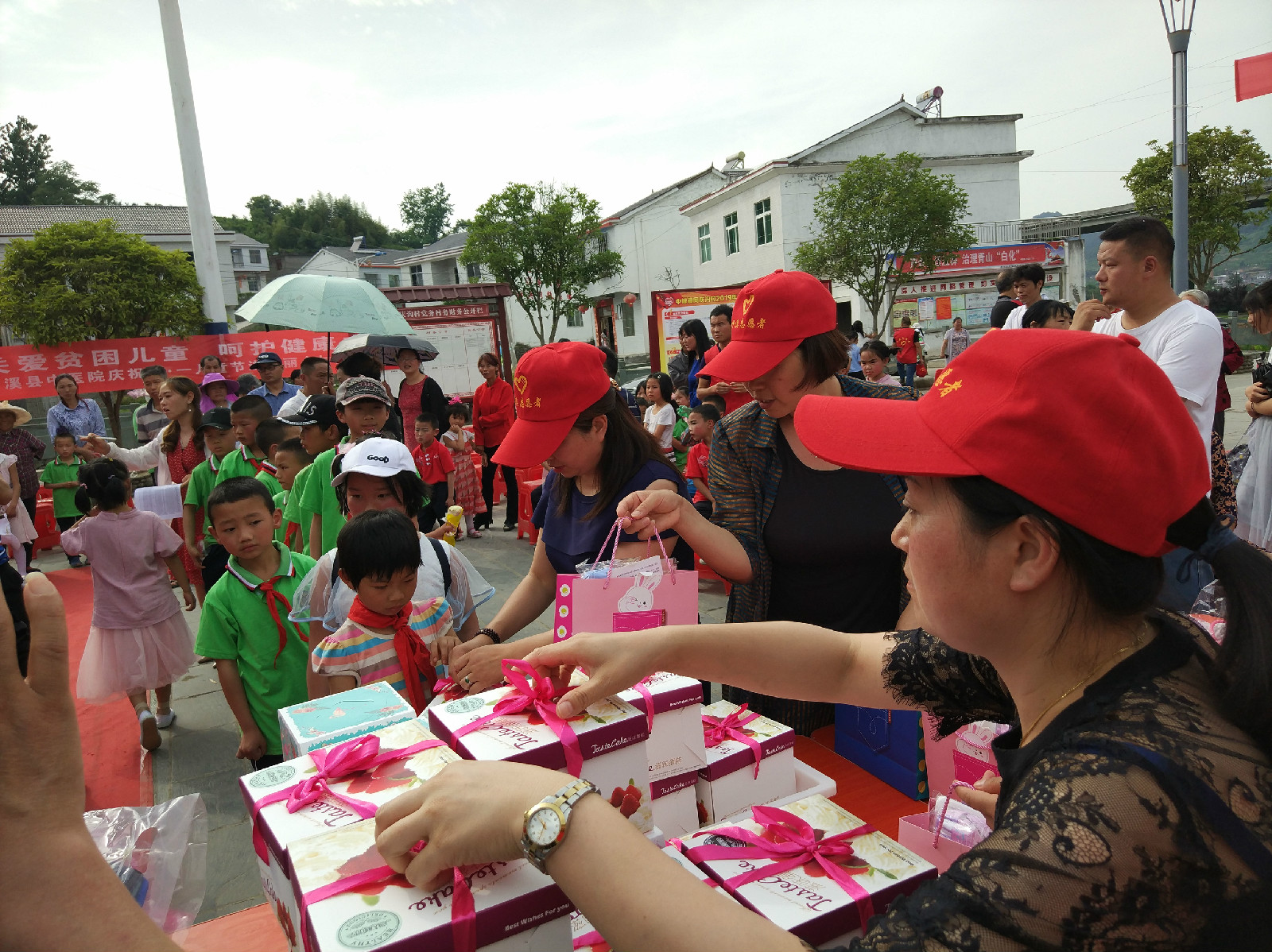 关爱留守儿童 呵护健康成长