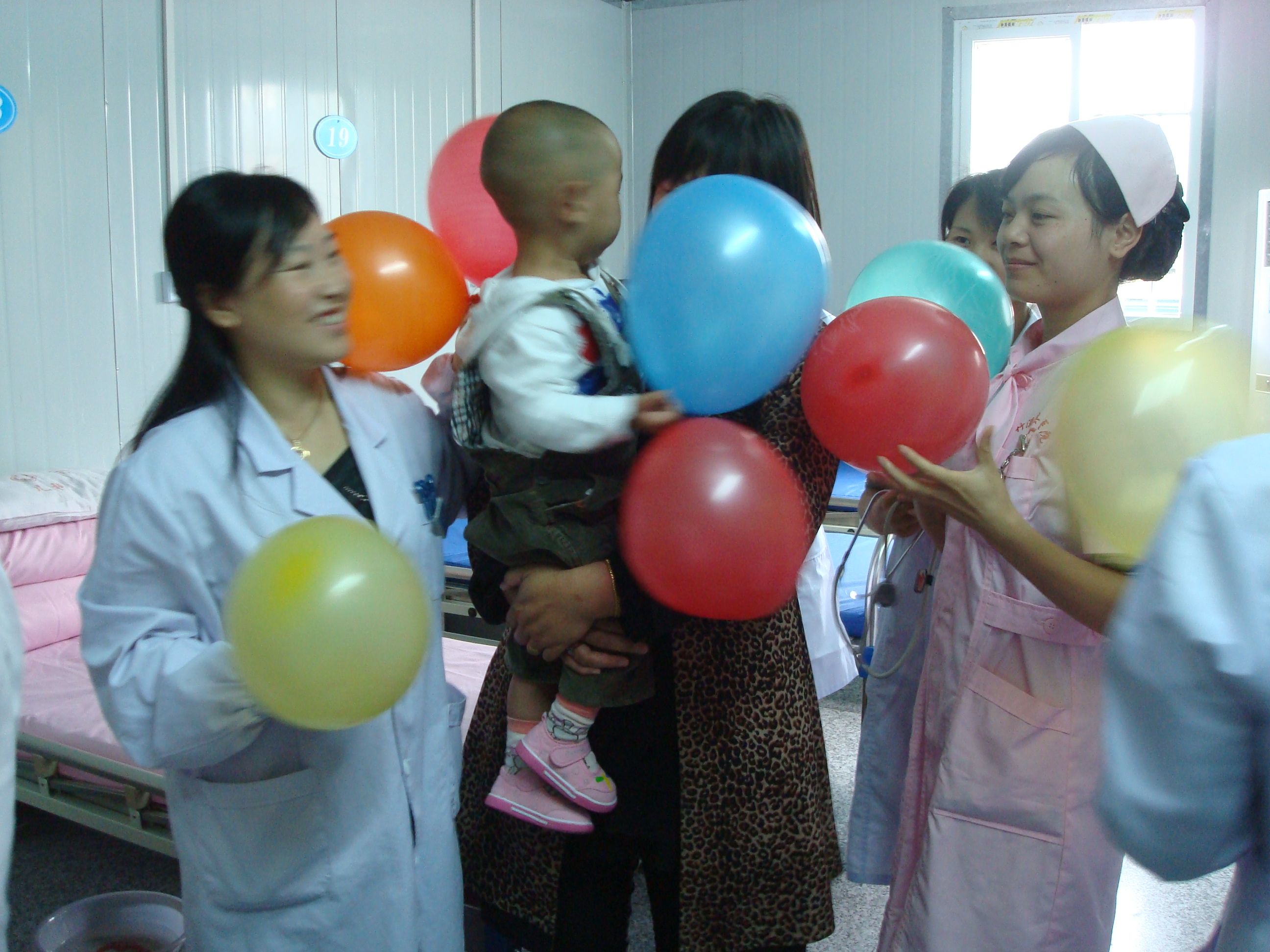 2013年6月1日，病房里的儿童节。.JPG