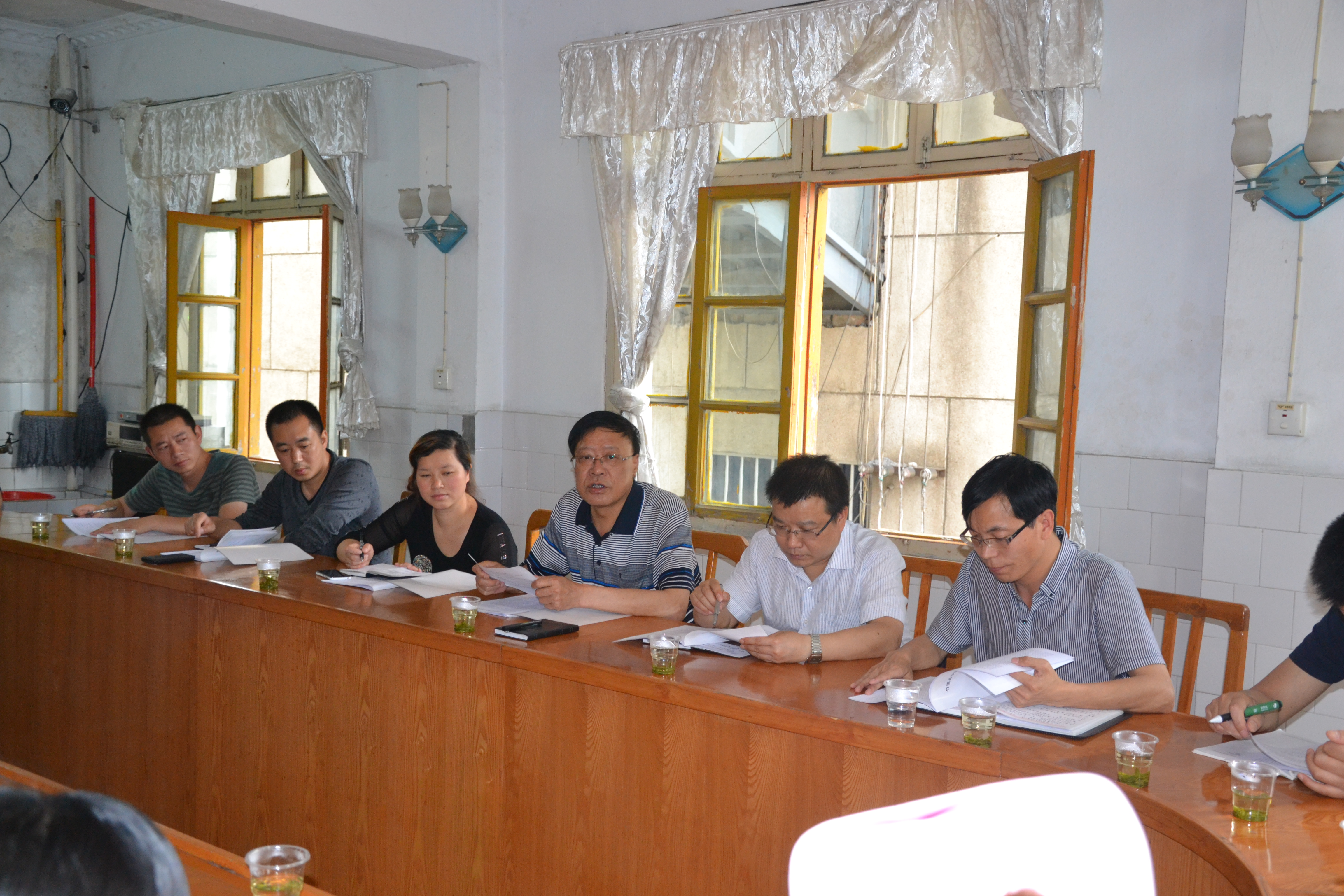 2014年6月5日，县人大调研新农合工作。.JPG