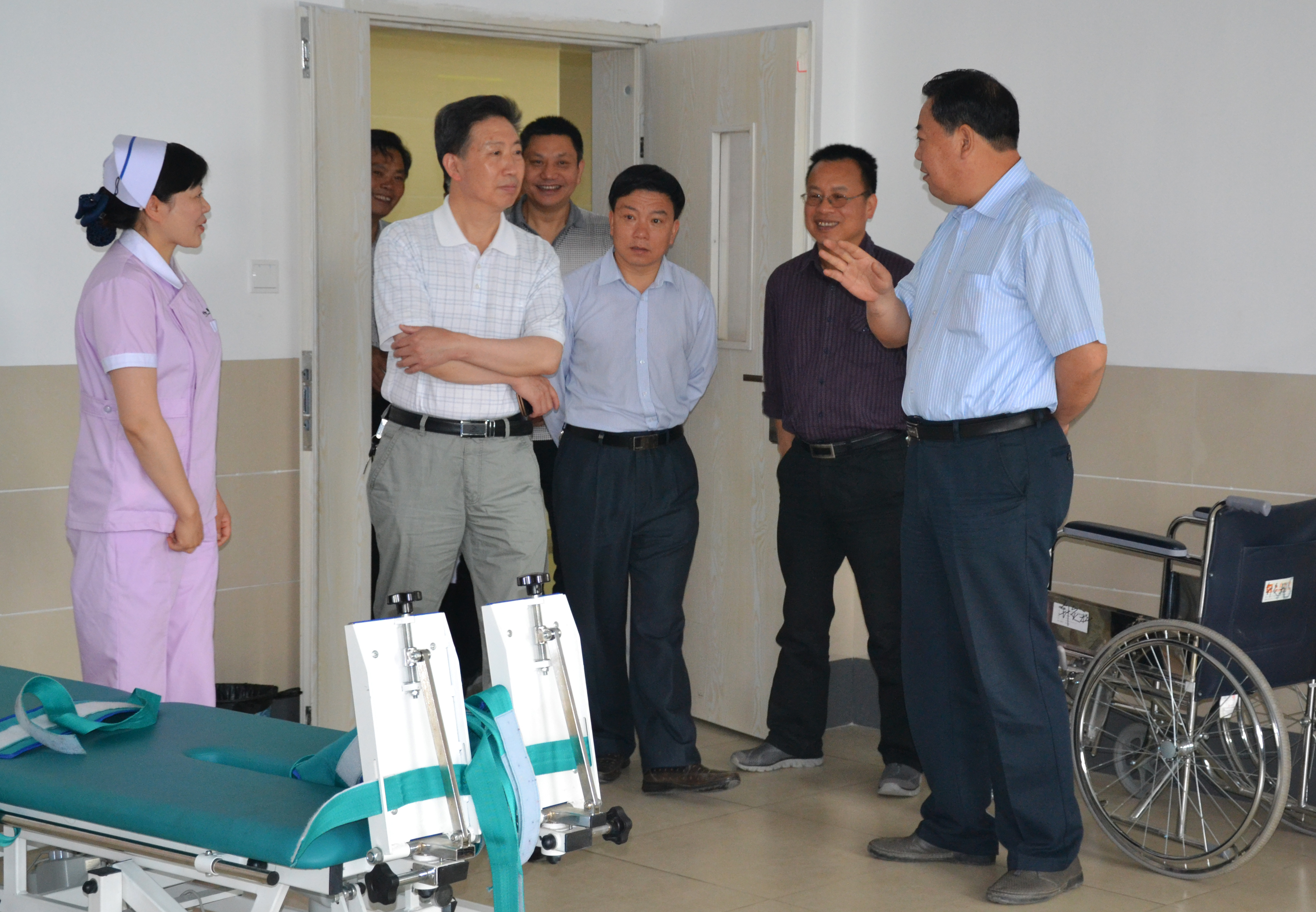 2015年5月21日，市卫计委到我院考察。.jpg