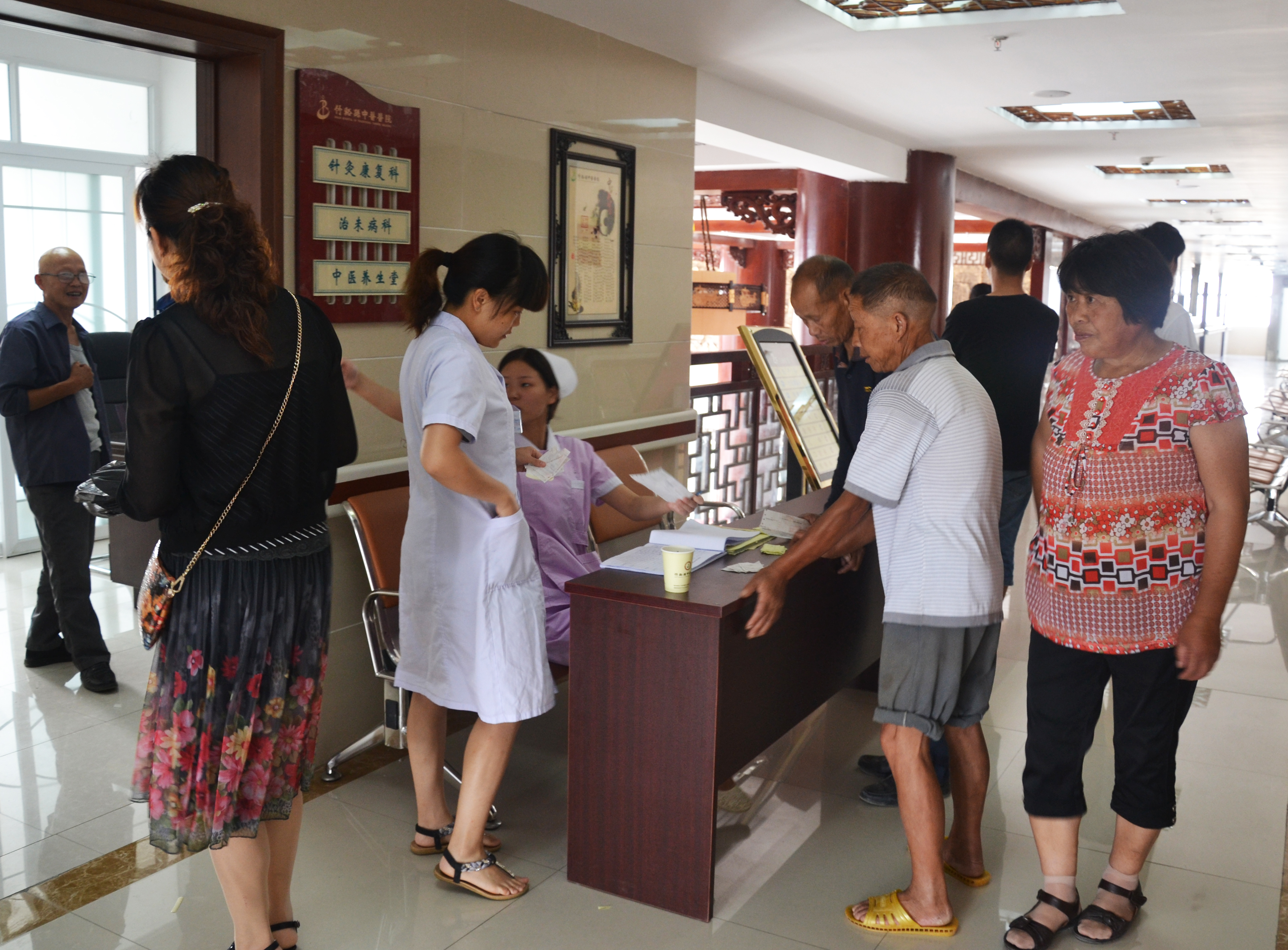 2015年7月，接诊冬病夏治患者。.jpg