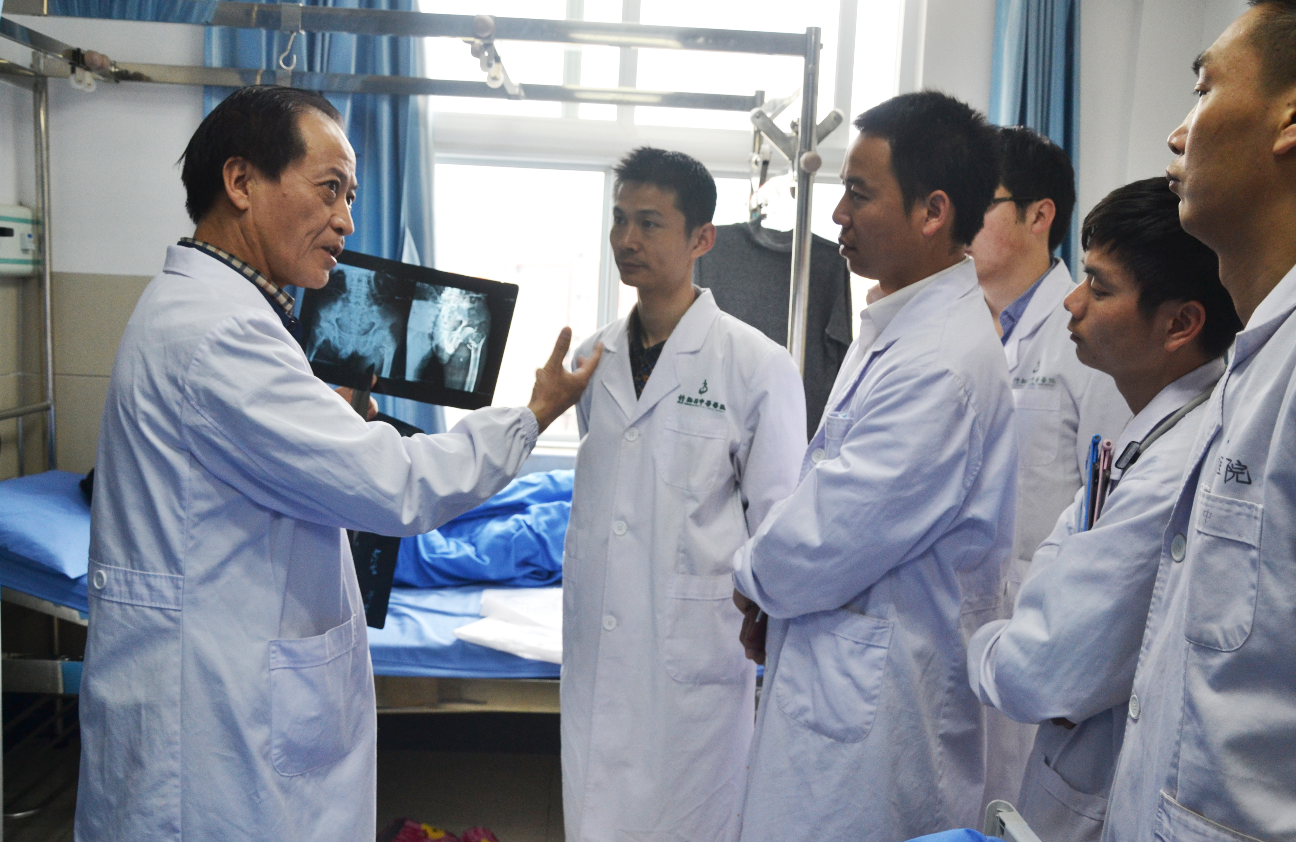 2015年4月，太和医院专家教学查房。.jpg