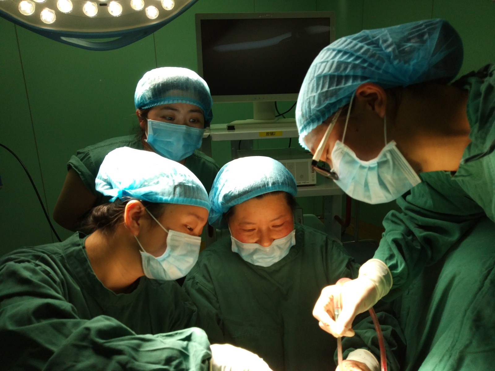 无影灯下憔悴了容颜天使梦里忘记了时间